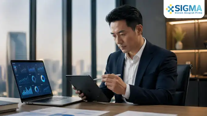 Finance Manager menggunakan dashboard SAP Business One untuk memantau proses tutup buku akhir tahun perusahaan yang akurat